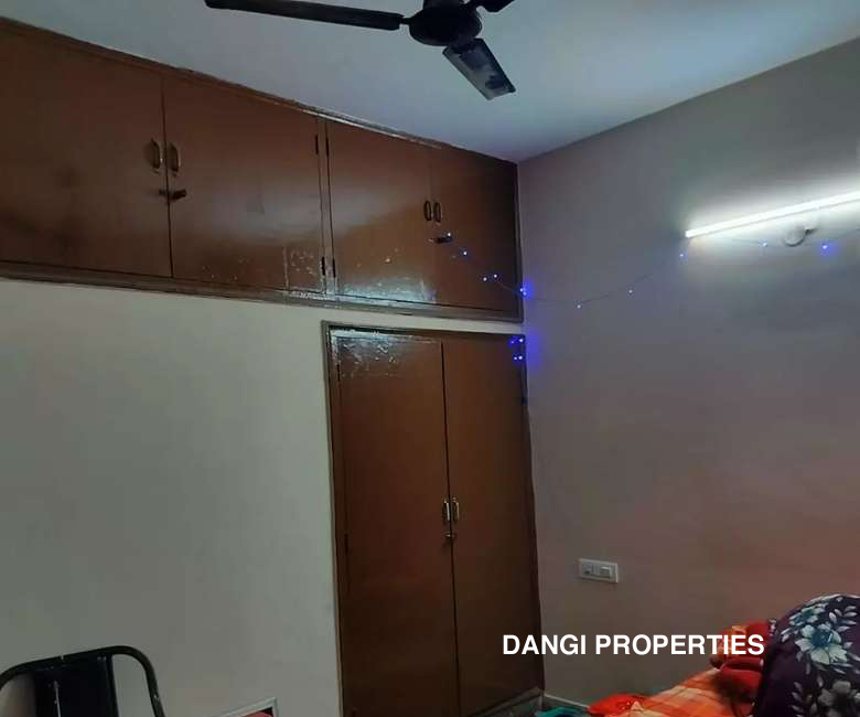 2 Bds – 1 Ba – 1800 ft2