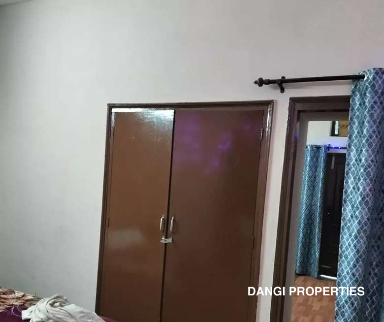 2 Bds – 1 Ba – 1800 ft2