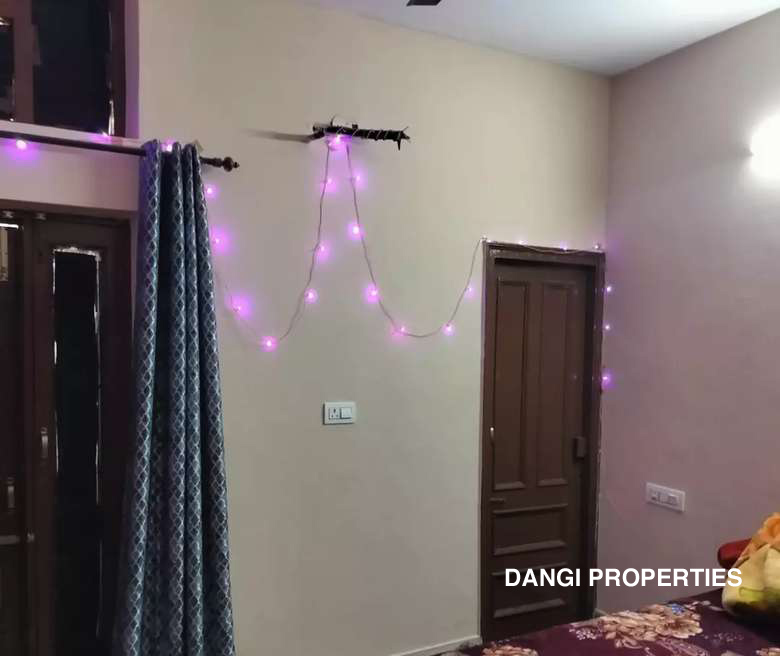 2 Bds – 1 Ba – 1800 ft2