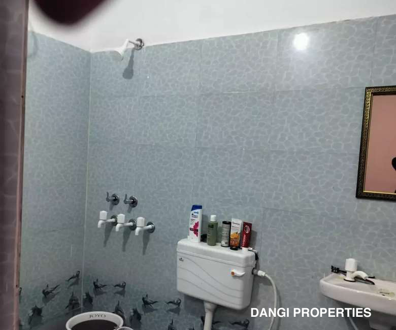 2 Bds – 1 Ba – 1800 ft2